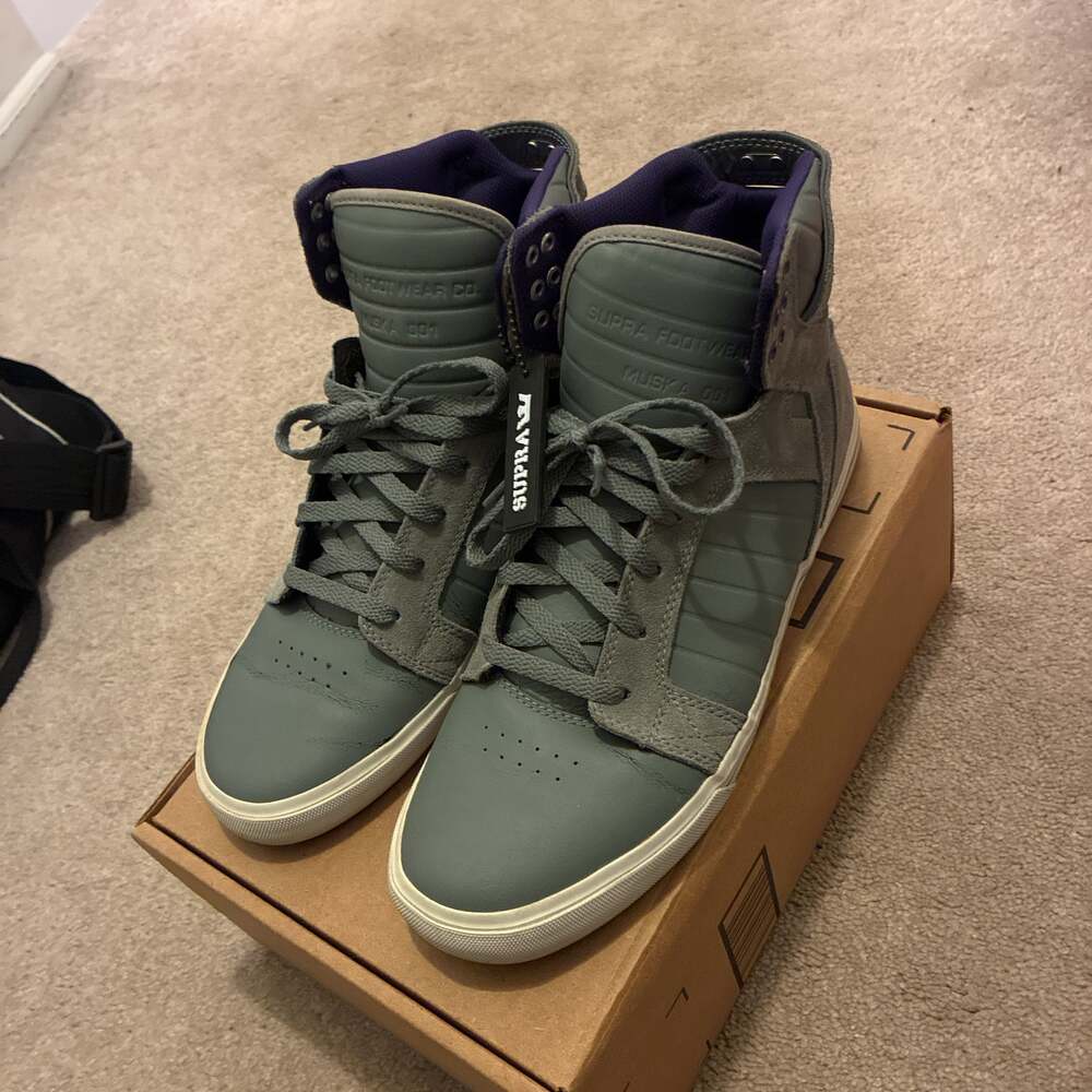 Grey and purple Supra shoes! Great condition! Only...